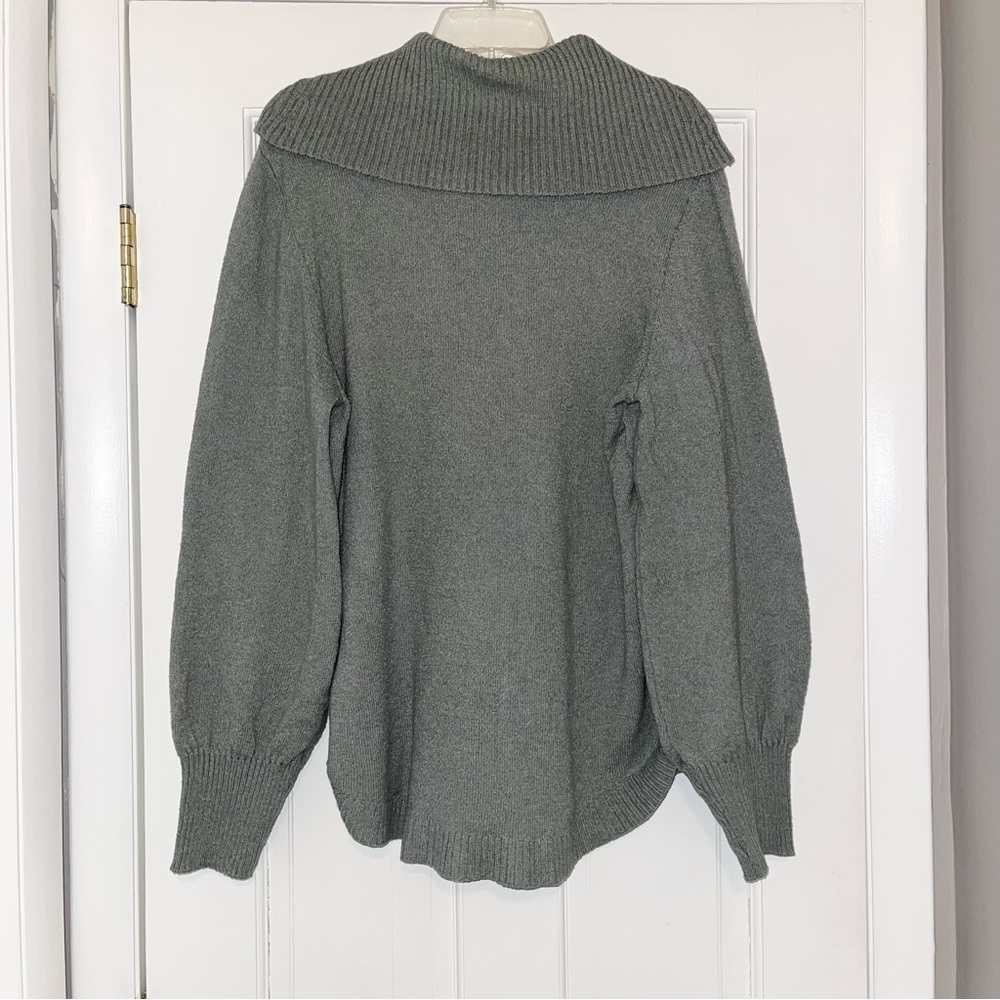 Tahari cowl neck sage green knit sweater size large